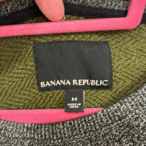 Banana Republic, dark gray/black W/ Terry Green inside men’s sweater size M - Picture 3 of 8